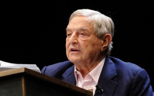 Le milliardaire américain George Soros, lors d'un forum économique à Trente, Italie en 2012. (Crédit : Niccolò Caranti/CC BY-SA 3.0/WikiCommons) Le milliardaire américain George Soros, lors d'un forum économique à Trente, Italie en 2012. (Crédit : Niccolò Caranti/CC BY-SA 3.0/WikiCommons)