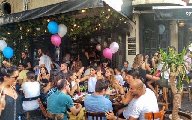 Le bar Rosa Park rue Dizengoff (Crédit : Facebook/Rosa Parks Bar - רוזה פארקס)
