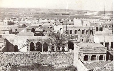 Une photographie de Beer Sheva dans les années 1950 (Crédit : The Encyclopedia of Israel in Pictures / Wikimedia)