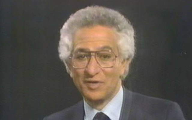 Fred Schwartz, philanthrope et homme d'affaires juif de New York, dans une publicité de 1986. (Crédit : capture d'écran YouTube) Fred Schwartz, philanthrope et homme d'affaires juif de New York, dans une publicité de 1986. (Crédit : capture d'écran YouTube)