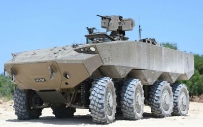 Le tout nouveau blindé de l'armée israélienne, "Eitan" (inébranlable), présenté le 1er août 2016. (Crédit : Dana Shraga/ministère de la Défense)