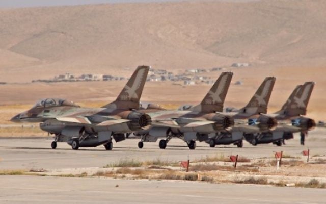 Des avions F16-B des Forces aériennes israéliennes, juin 2011 (Crédit : Ofer Zidon/Flash90) Des avions F16-B des Forces aériennes israéliennes, juin 2011 (Crédit : Ofer Zidon/Flash90)