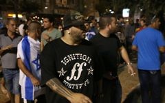 Le rappeur israélien Yoav Eliasi lors d'une manifestation d'extrême droite pour soutenir l'offensive israélienne dans la bande de Gaza, à Tel-Aviv, le 9 août 2014. (Crédit : Flash90)