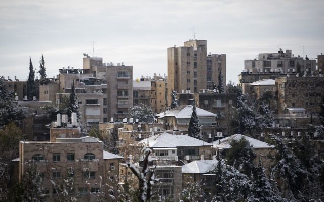 Le quartier Rehavia de Jérusalem sous la neige, le 10 janvier 2015. (Crédit : Hadas Parush/Flash90)
