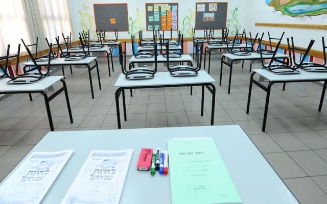 Une salle de classe. Illustration. (Crédit : Mendy Hechtman/Flash90)