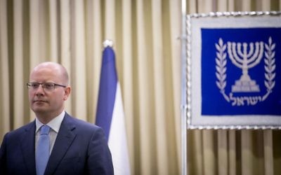 Le Premier ministre tchèque Bohuslav Sobotka avant une rencontre avec le président Reuven Rivlin à la résidence présidentielle de Jérusalem, le 22 mai 2014. (Crédit : Yonatan Sindel/Flash90)