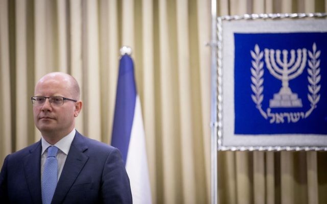 Le Premier ministre tchèque Bohuslav Sobotka avant une rencontre avec le président Reuven Rivlin à la résidence présidentielle de Jérusalem, le 22 mai 2014. (Crédit : Yonatan Sindel/Flash90)