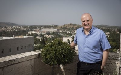Le nouvel ambassadeur d'Israël en Egypte, David Govrin, devant sa maison de Mevaseret Zion, près de Jérusalem, le 5 juin 2016. (Crédit : Hadas Parush/Flash90)