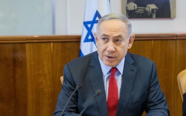 Le Premier ministre Benjamin Netanyahu pendant la réunion hebdomadaire du cabinet aux bureaux du Premier ministre, à Jérusalem, le 31 juillet 2016. (Crédit : Ohad Zwigenberg/Pool/Flash90) Le Premier ministre Benjamin Netanyahu pendant la réunion hebdomadaire du cabinet aux bureaux du Premier ministre, à Jérusalem, le 31 juillet 2016. (Crédit : Ohad Zwigenberg/Pool/Flash90)