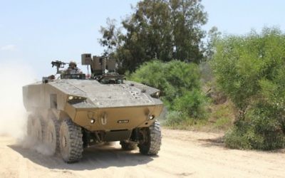 Le tout nouveau blindé de l'armée israélienne, "Eitan" (inébranlable), présenté le 1er août 2016. (Crédit : Dana Shraga/ministère de la Défense)