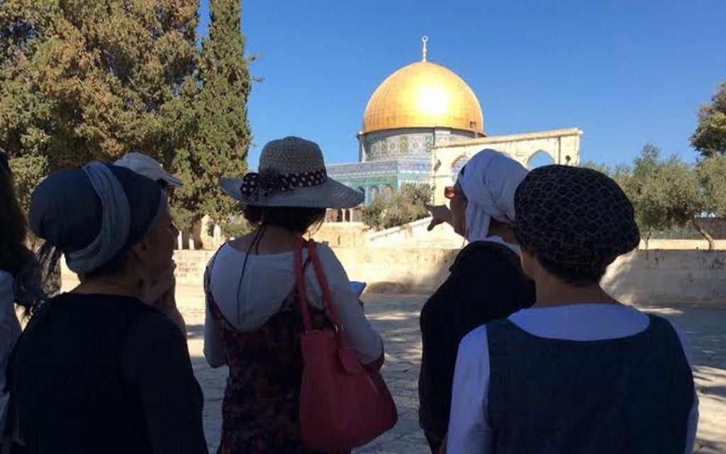 Des membres des Femmes pour le Temple visitant le mont du Temple (Photo: Facebook)