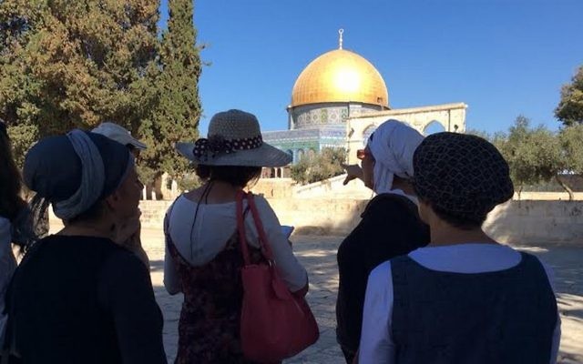 Des membres des Femmes pour le Temple visitant le mont du Temple (Photo: Facebook)