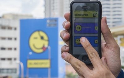 Une photo prise le 20 Janvier 2016 montre un smartphone qui utilise l'application de messagerie israélienne anonyme Blindspot à Tel Aviv (Crédit : AFP / JACK GUEZ)