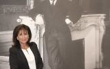 La journaliste française Anne Sinclair, petite-fille du légendaire vendeur d’œuvres d'art français Paul Rosenberg (1881-1959), au vernissage de l'exposition sur sa vie, "21 rue de la Boétie" au musée de la Boverie à Liège, en Belgique, le 21 septembre 2016. (Crédit : John Thys/AFP)