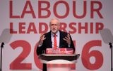 Jeremy Corbyn après sa réélection à la tête du Labour britannique, pendant la conférence du parti à Liverpool, le 24 septembre 2016. (Crédit : Oli Scarff/AFP)