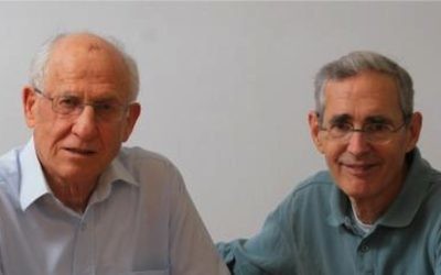 Howard Cedar et Aharon Razin (g) (Crédit : autorisation université Hébraïque de Jérusalem)