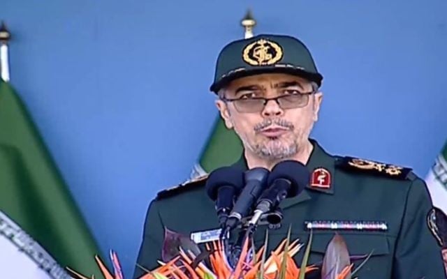 Le chef d'Etat-major iranien, le général Mohammad Hossein Bagheri, pendant une parade militaire à Téhéran, le 21 septembre 2016. (Crédit : capture d'écran Press TV)