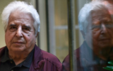 Saul Friedlander dans un hôtel à Paris, le 22 septembre 2016. (Crédit : AFP/Christophe Archambault)
