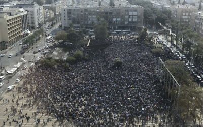 Manifestation place Rabin, dans le centre de Tel Aviv. Illustration. (Crédit : Tomer Neuberg/Flash90)