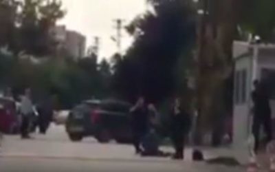 Tentative d'attaque contre l'ambassade d'Israël en Turquie, à Ankara, le 21 septembre 2016. (Crédit : capture d'écran YouTube)