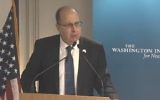 Moshe Yaalon, ancien ministre de la Défense, pendant un discours donné à l'Institut Washington pour les études proche-orientales, le 15 septembre 2016. (Crédit : capture d'écran)