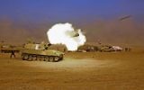 Un M109 des forces irakiennes tirant vers le village de Tall al-Tibah, à environ 30 kilomètres au sud de Mossoul, le 19 octobre 2016, lors d'une opération contre les djihadistes du groupe Etat islamique pour reprendre la ville. (Crédit : AFP/Ahmad al-Rubaye)