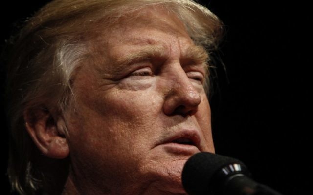 Le candidat républicain aux élections présidentielles américaines Donald Trump à Bangor, dans le Maine, le 15 octobre 2016. (Crédit : Sarah Rice/Getty Images/AFP) Le candidat républicain aux élections présidentielles américaines Donald Trump à Bangor, dans le Maine, le 15 octobre 2016. (Crédit : Sarah Rice/Getty Images/AFP)