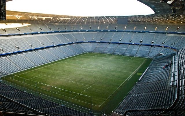 L'Allianz Arena, le stade du Bayern de Munich, en décembre 2007. Illustration. (Crédit : Michal Osmenda/CC BY-SA 2.0/WikiCommons) L'Allianz Arena, le stade du Bayern de Munich, en décembre 2007. Illustration. (Crédit : Michal Osmenda/CC BY-SA 2.0/WikiCommons)