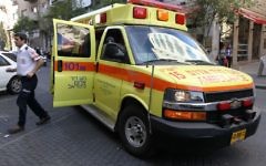 Illustration : Une ambulance Magen David Adom, le 23 novembre 2010. (Crédit : Nati Shohat/Flash90)