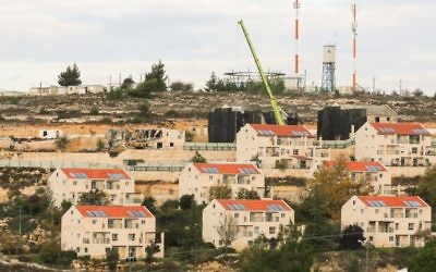 L'implantation de Beit El, au nord de Ramallah, en Cisjordanie, en 2012. (Crédit : Oren Nahshon/Flash90)