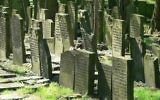 Les tombes ashkénazes du cimetière juif de Hambourg, le Jüdischer Friedhof Altona, qui a été fondé en 1611, photographiées en avril 2015. (Crédit : Wolfgang Meinhart - Travail personnel/CC BY-SA 3.0/WikiCommons)
