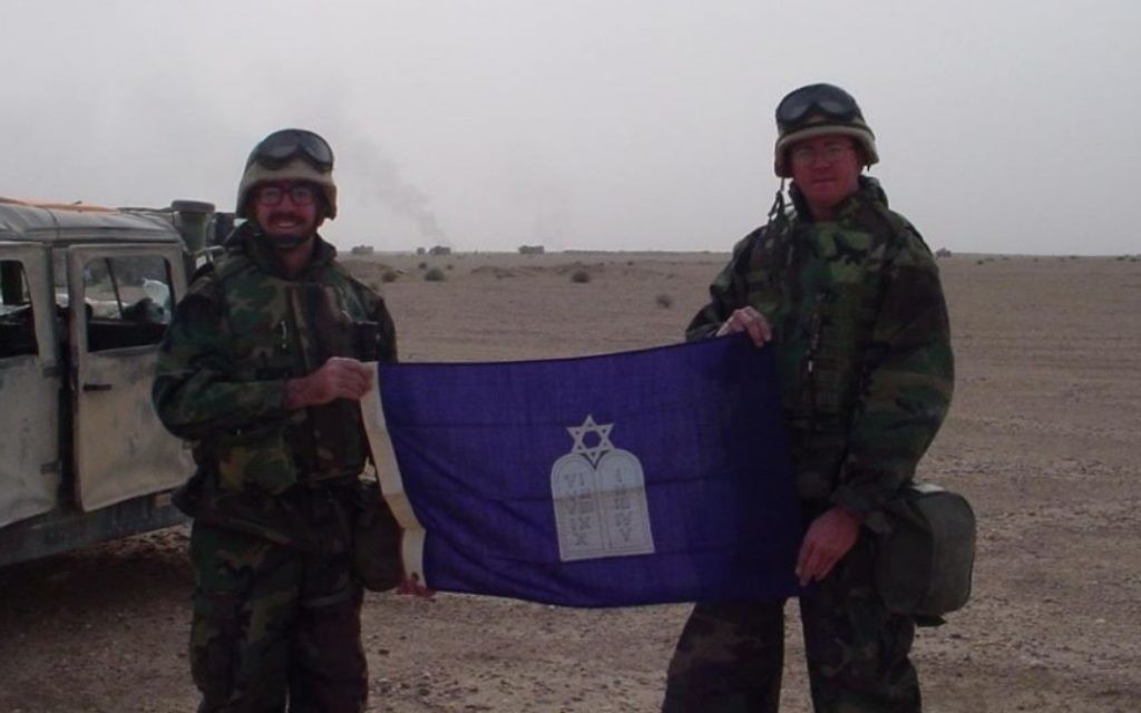Irving Elson (à gauche) et Robert Page, l'homme qui a sauvé la vie de Elson au cours de la guerre en Irak. (Crédit : autorisation)