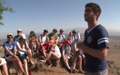 Des participants à un programme de l'Union pour le Judaïsme Réformé en Israël (Crédit : capture d'écran YouTube)