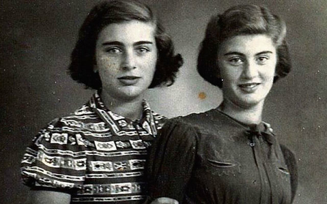 Carry Ulreich, à droite, et sa sœur aînée, Rachel, dans une photographie prise pendant leur période dans la clandestinité à Rotterdam pendant l'occupation nazie (Crédit : Boekencentrum / Mozaïek / JTA)