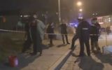 La scène de l'attaque de samedi contre une synagogue de Moscou qui a blessé un garde de sécurité (Crédit : capture d'écran YouTube)