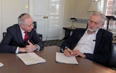 Jonathan Arkush et Jeremy Corbyn (Crédit : autorisation)