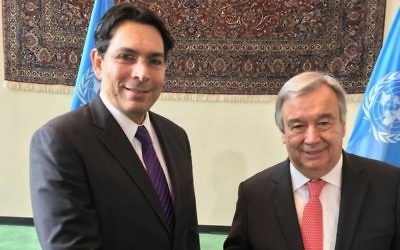 Antonio Guterres, futur secrétaire général des Nations unies (à droite), et Danny Danon, l'ambassadeur d'Israël à l'ONU, le 13 octobre 2016. (Crédit : autorisation)