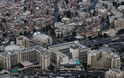 Vue aérienne du quartier de Sheikh Jarrah à Jérusalem Est, le 1er mars 2013. (Crédit : Nati Shohat/Flash90)