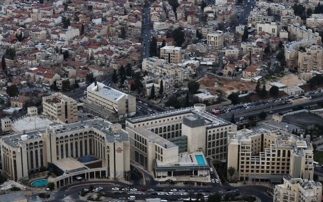 Vue aérienne du quartier de Sheikh Jarrah à Jérusalem Est, le 1er mars 2013. (Crédit : Nati Shohat/Flash90)