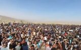 Rassemblement organisé en Iran sur la tombe du roi Cyrus le Grand, fondateur de l'Empire achéménide, près de Shiraz, le 31 octobre 2016. (Crédit : capture d'écran YouTube/The Media Express)
