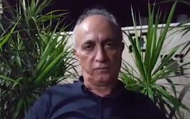 Hakim Jabara, dont le fils Amir est suspecté de travailler pour l'Etat islamique, sur Ynet, le 14 octobre 2016. (Crédit : capture d'écran Ynet) Hakim Jabara, dont le fils Amir est suspecté de travailler pour l'Etat islamique, sur Ynet, le 14 octobre 2016. (Crédit : capture d'écran Ynet)