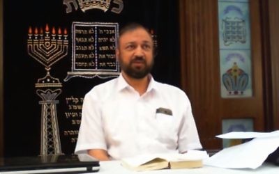 Le rabbin Rahamim Berachyahu, nouvel aumônier de la police israélienne. (Crédit : capture d'écran YouTube)