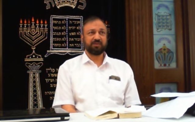 Le rabbin Rahamim Berachyahu, nouvel aumônier de la police israélienne. (Crédit : capture d'écran YouTube)