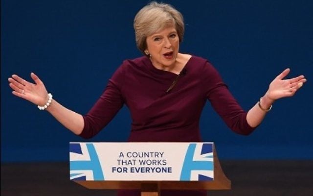 Theresa May, Première ministre britannique, au dernier jour de la conférence annuelle du Parti conservateur à Birmingham, dans le centre de l'Angleterre, le 5 octobre 2016. (Crédit : Paul Ellis/AFP)