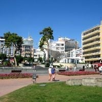 Vue sur le centre-ville d'Antalya (Crédit : Георгий Долгопский/Wikimedia commons)
