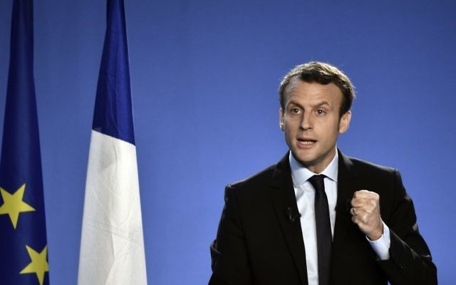 Emmanuel Macron, ancien ministre français de l'Economie, annonce sa candidature à l'élection présidentielle à Bobigny, le 16 novembre 2016. (Crédit : Philippe Lopez/AFP)
