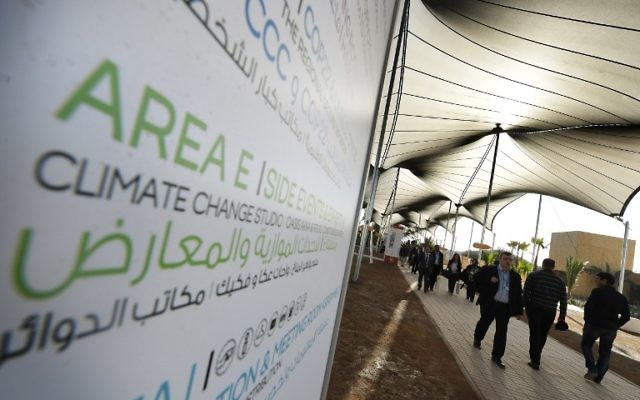 Arrivée des déléguées à la conférence climatique COP22 des Nations unies, à Marrakech, au Maroc, le 16 novembre 2016. (Crédit : AFP/Pool/Mark Ralston) Arrivée des déléguées à la conférence climatique COP22 des Nations unies, à Marrakech, au Maroc, le 16 novembre 2016. (Crédit : AFP/Pool/Mark Ralston)