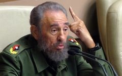 Le président cubain Fidel Castro devant la 6e session du parlement cubain à La Havane, le 22 décembre 2005. (Crédit : Antonio Levi/AFP)