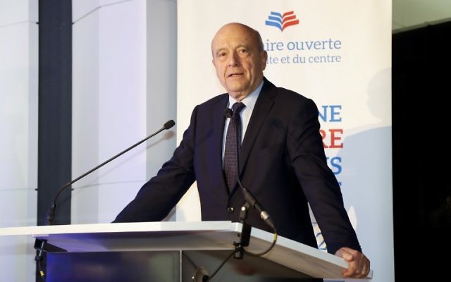 Alain Juppé, ancien Premier ministre français et maire de Bordeaux, à Paris, le 27 novembre 2016. (Crédit : François Guillot/AFP) Alain Juppé, ancien Premier ministre français et maire de Bordeaux, à Paris, le 27 novembre 2016. (Crédit : François Guillot/AFP)