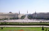 Vue depuis le Palais du parlement roumain, à Bucarest, en septembre 2006. (Crédit : Al/Domaine public/WikiCommons